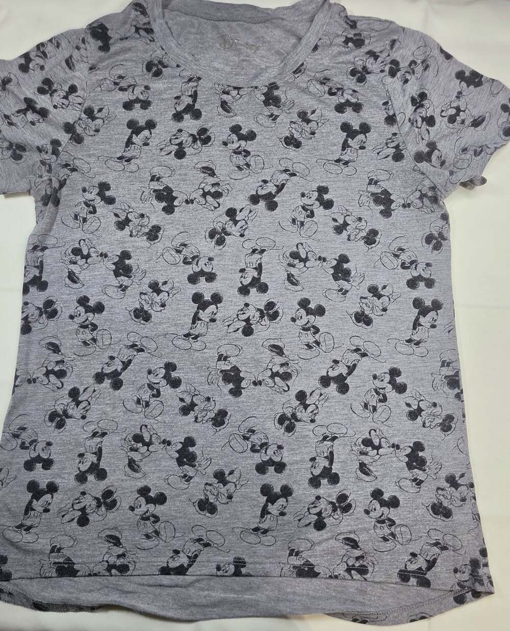 Disney Mickey Minnie Mouse Gray Short Sleeve T-Shirt Women's Size M Sku 0415
